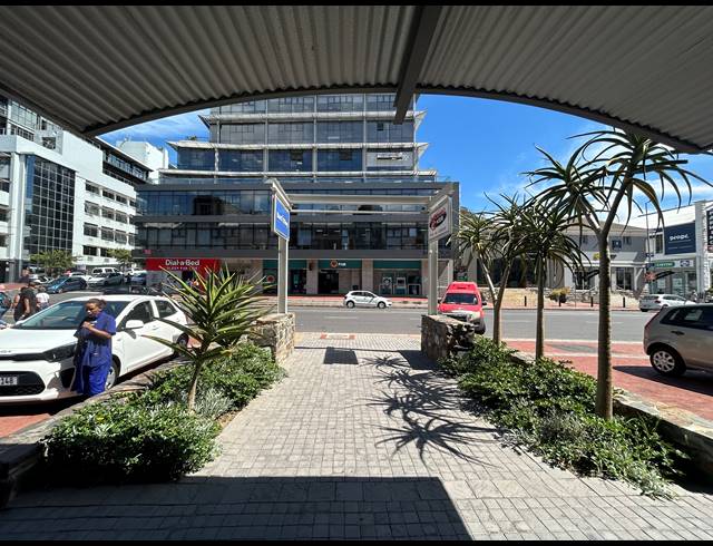 92M² BUILDING TO LET IN GREEN POINT